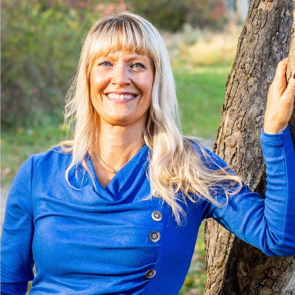 Meet your Posher, Connie - Picture 1 of 1